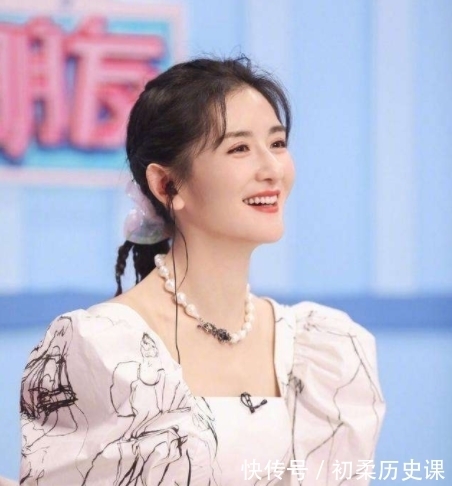 《快本》被停播要求下架整改上任一个多月的谢娜又失业了。