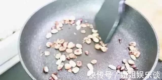 红糖水|糯米粉最好吃的做法,开水一烫,大刀一切,全家人都有爱吃