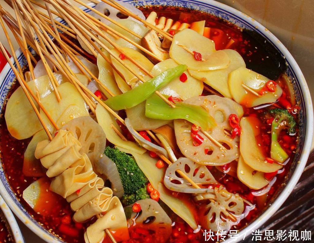 想吃火锅但又担心大汗淋漓家庭版钵钵鸡蔬菜和肉都有,麻辣开胃