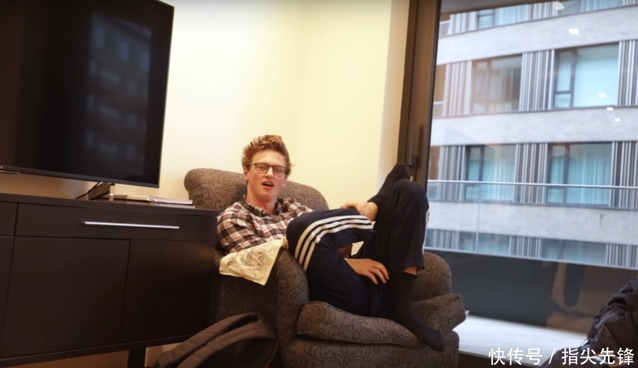 100块把土鳖宅男变鲜肉超模,英国俩沙雕小哥把时尚圈玩坏了