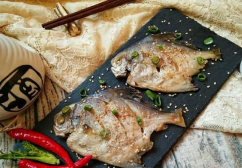 香煎小鲳鱼：别看这鱼不大点，但煎完的香味是真大