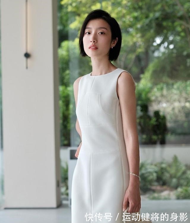 穿搭 上班族要美得高级,记住“连衣裙+尖头鞋”搭配公式,优雅又得体