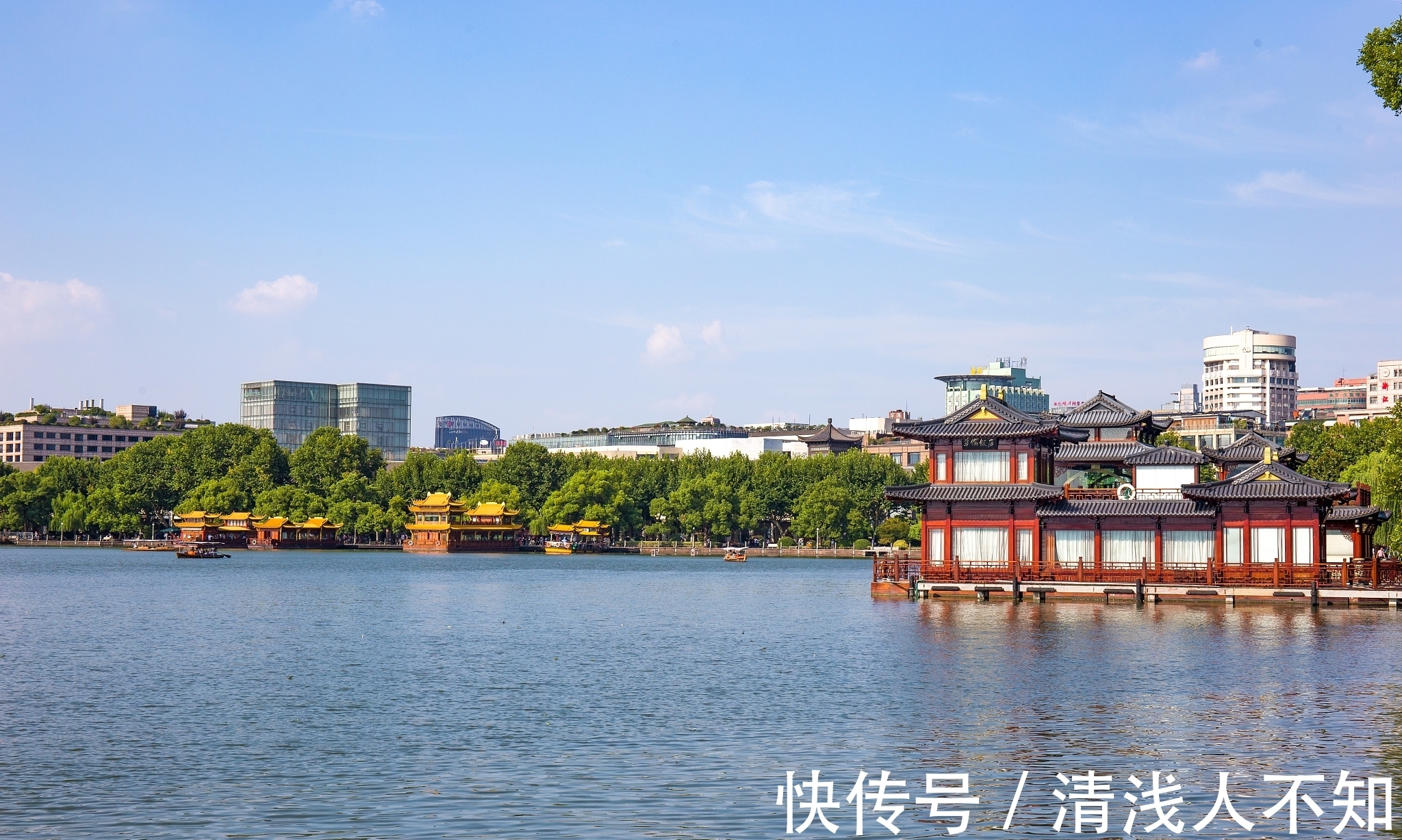 文翁$宋诗精华六首,其中有一首是苏轼的名作,相信您并不陌生