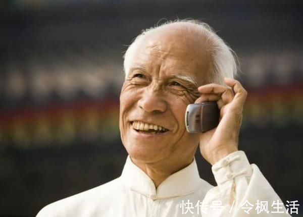 糊涂|患老年痴呆的人，出门时会有3个“怪象”，若没有，恭喜还不糊涂