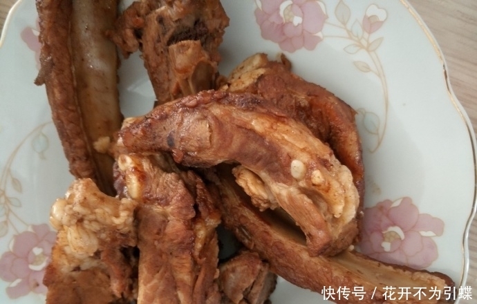 每月|请表婶来家当保姆,饭做成这样不敢说,每月给两千她还不乐意