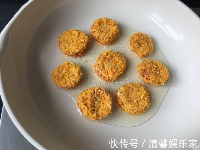好吃|西红柿换个花样做，别提多好吃，10分钟搞定，一上桌就被抢光