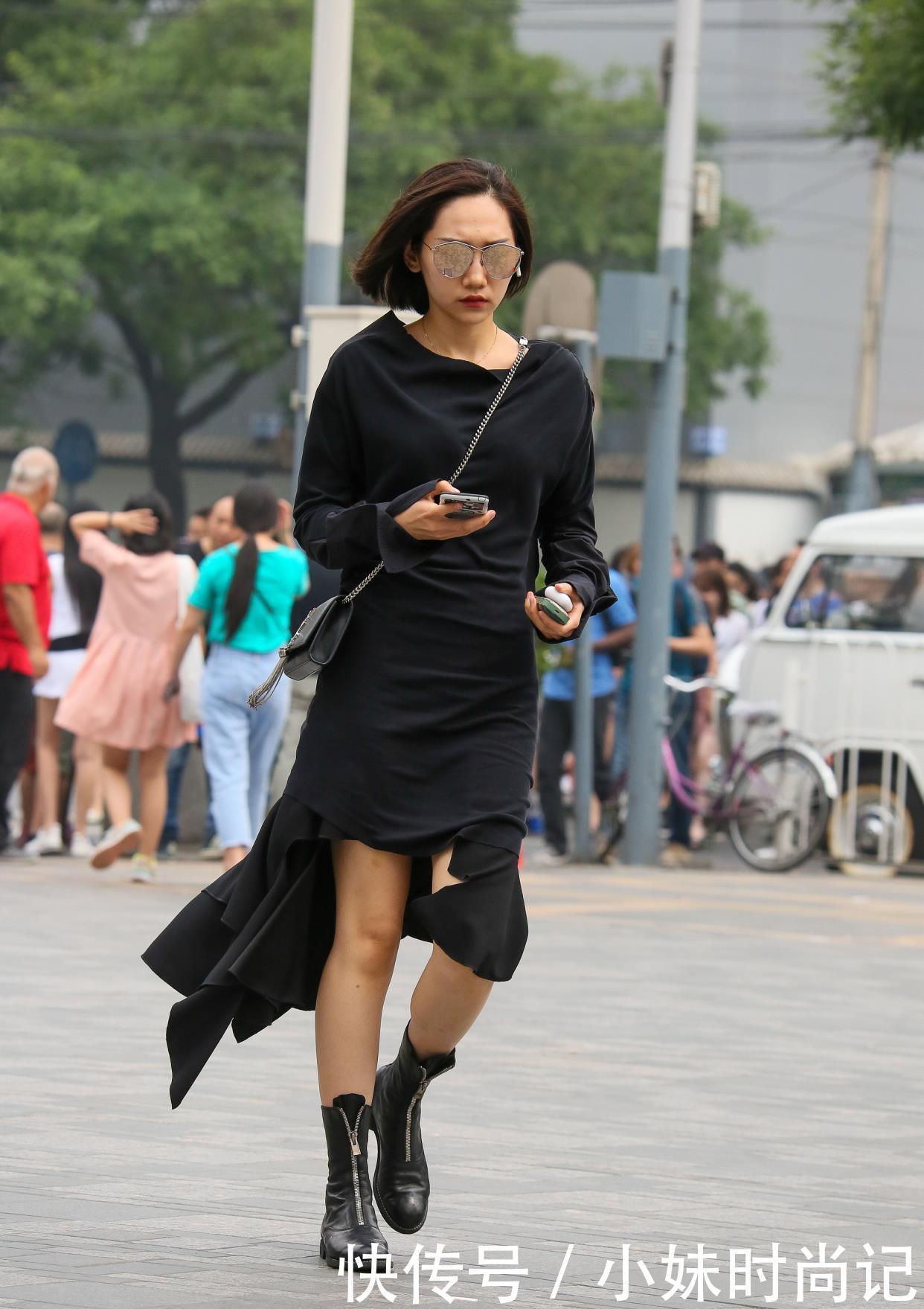 时尚穿搭:黑色长袖连衣裙,搭配马丁靴,保暖又时尚