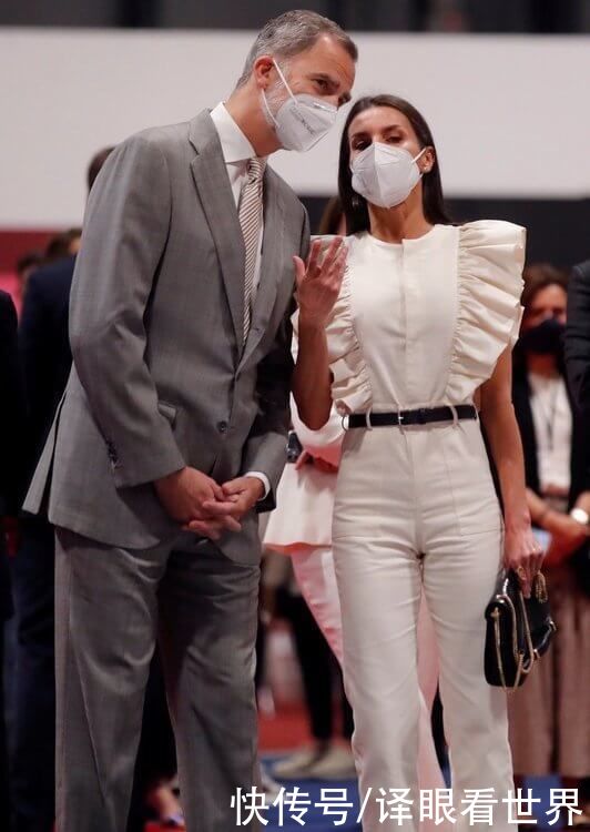 西班牙王后轻松美翻，着千元荷叶边连体裤，完胜穿万元格裙的凯特