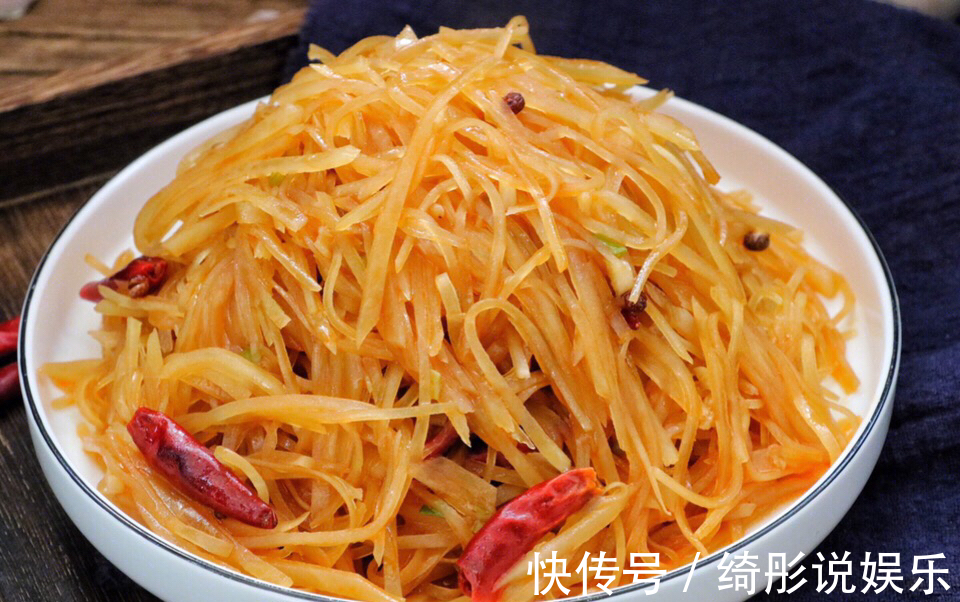 超级好吃的酸辣土豆丝，做法特别简单，开胃爽口，好吃到停不下来