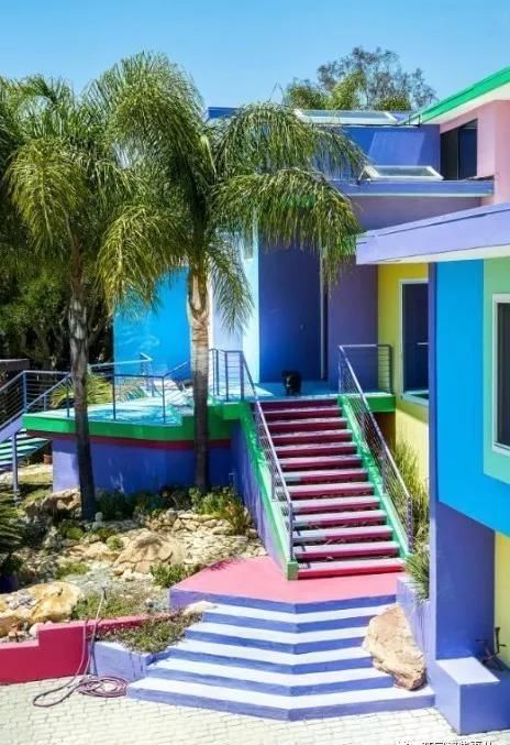 色彩|美国艺术家把自家改造成彩虹屋这色彩,意外的辣眼好看啊