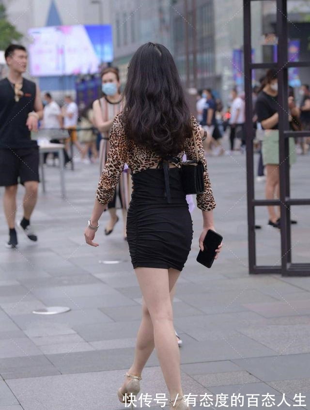 单品 豹纹图案修身裙,分享一些搭配指南,帮你轻松避免误区!