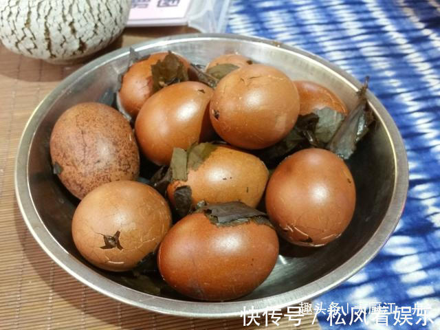 搅拌均匀|原来茶叶蛋的做法这么简单,早知道就不出去买了,学会可以摆摊了