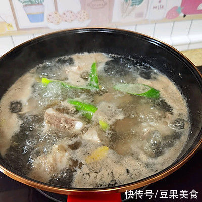 红烧排骨|家常红烧排骨这么好吃，大饭店的经常这么做，