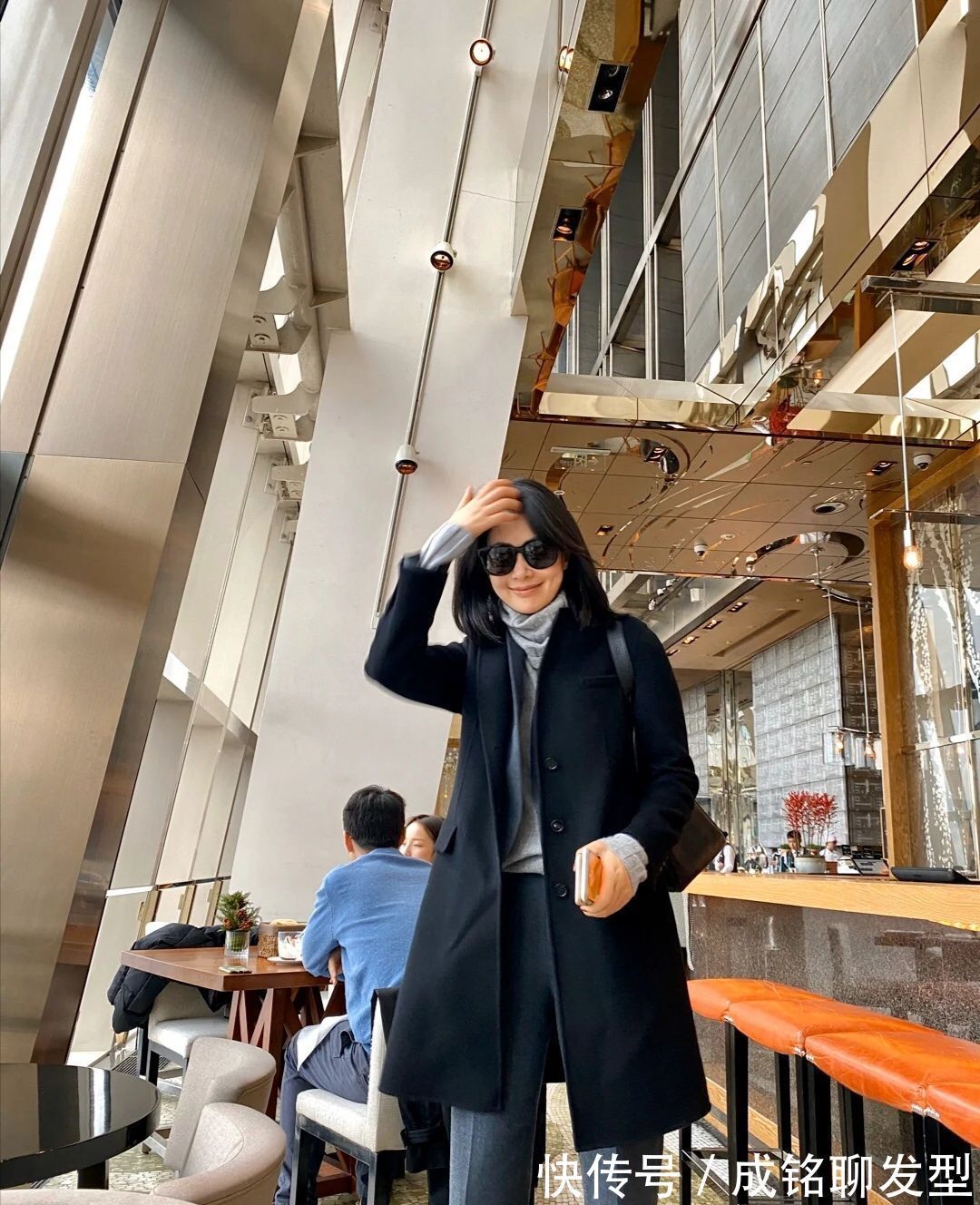 长大衣 不用刻意装嫩扮少女,这些四十岁+女人的穿搭好看又高级,超有范