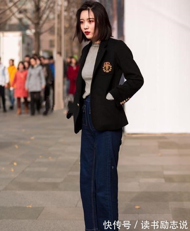温文尔雅 黑色修身上衣搭配修身牛仔裤,娇嫩丰盈,温文尔雅!
