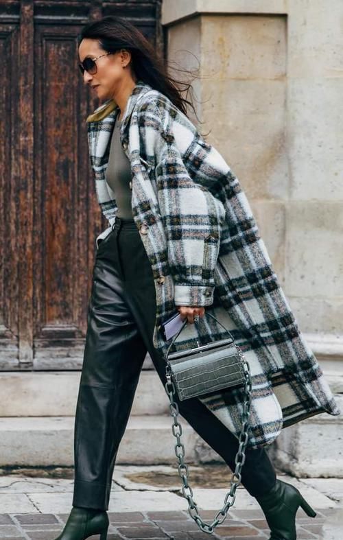 ?女人到了中年,穿衣打扮要“得体”,更要学会不装嫩也不显老