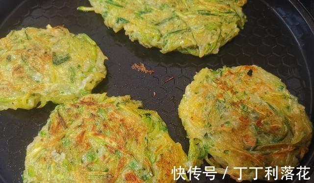 丝瓜籽|三伏天,吃它正当时,清热去火营养好,不炒不炖当饭吃,真简单!