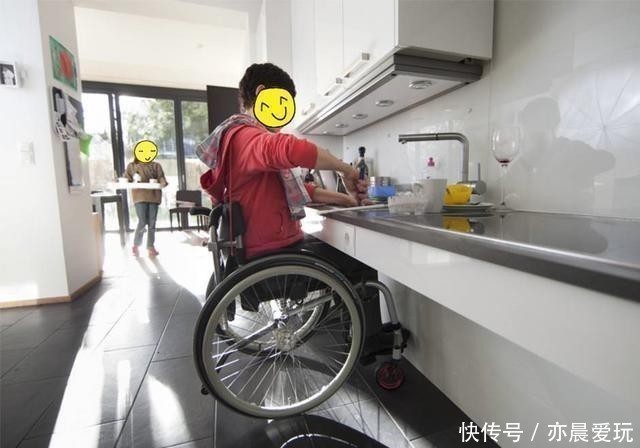 燃气灶|厨房这个人性化设计没几家做到，水槽下留空做45°斜薄柜，好贴心