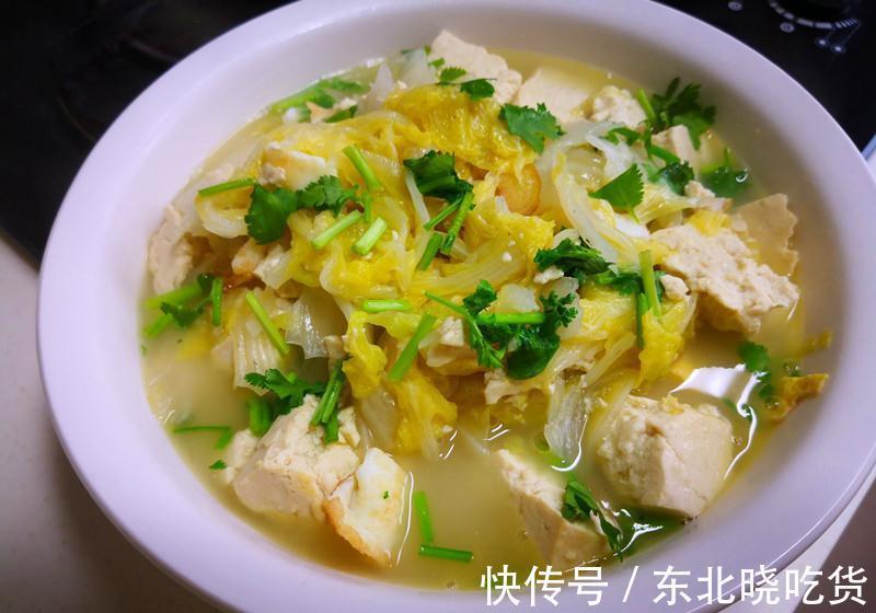 做白菜炖豆腐,好吃有秘诀,多加2样食材,汤汁奶白、香味浓郁!