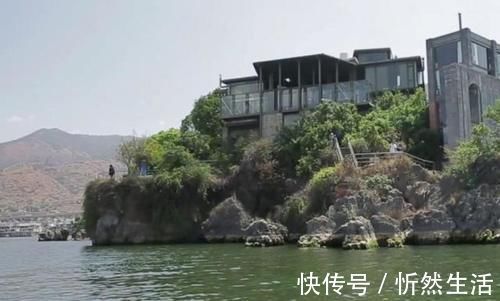 豪宅|带你参观杨丽萍的豪宅，坐落孤岛犹如仙境，每间卧室都是湖景房