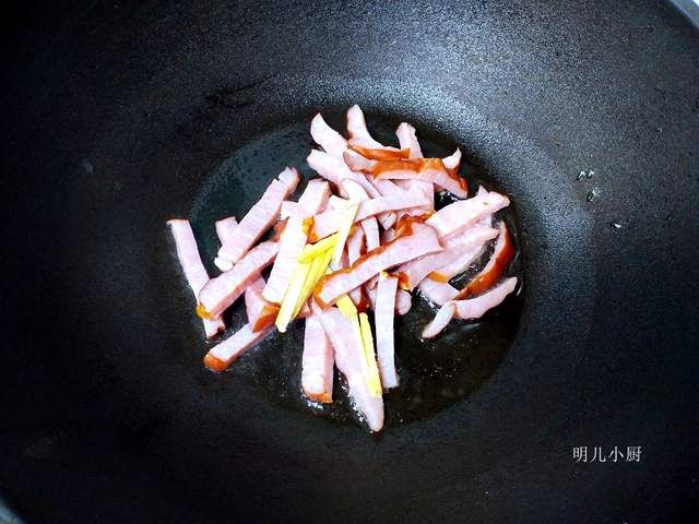 简单|一到冬天就馋这肉,加个洋葱简单炒,几分钟出锅,连盐都省了