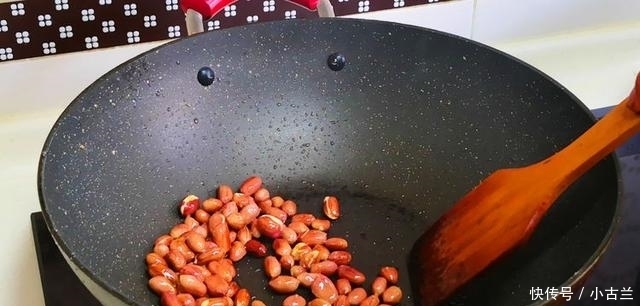 谁说补身得花大价钱？入冬萝卜如此吃，营养不比鱼肉差