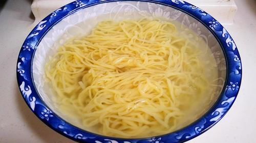 煮面条时,加入3物,面条爽滑又筋道,难怪以前煮的面条不好吃