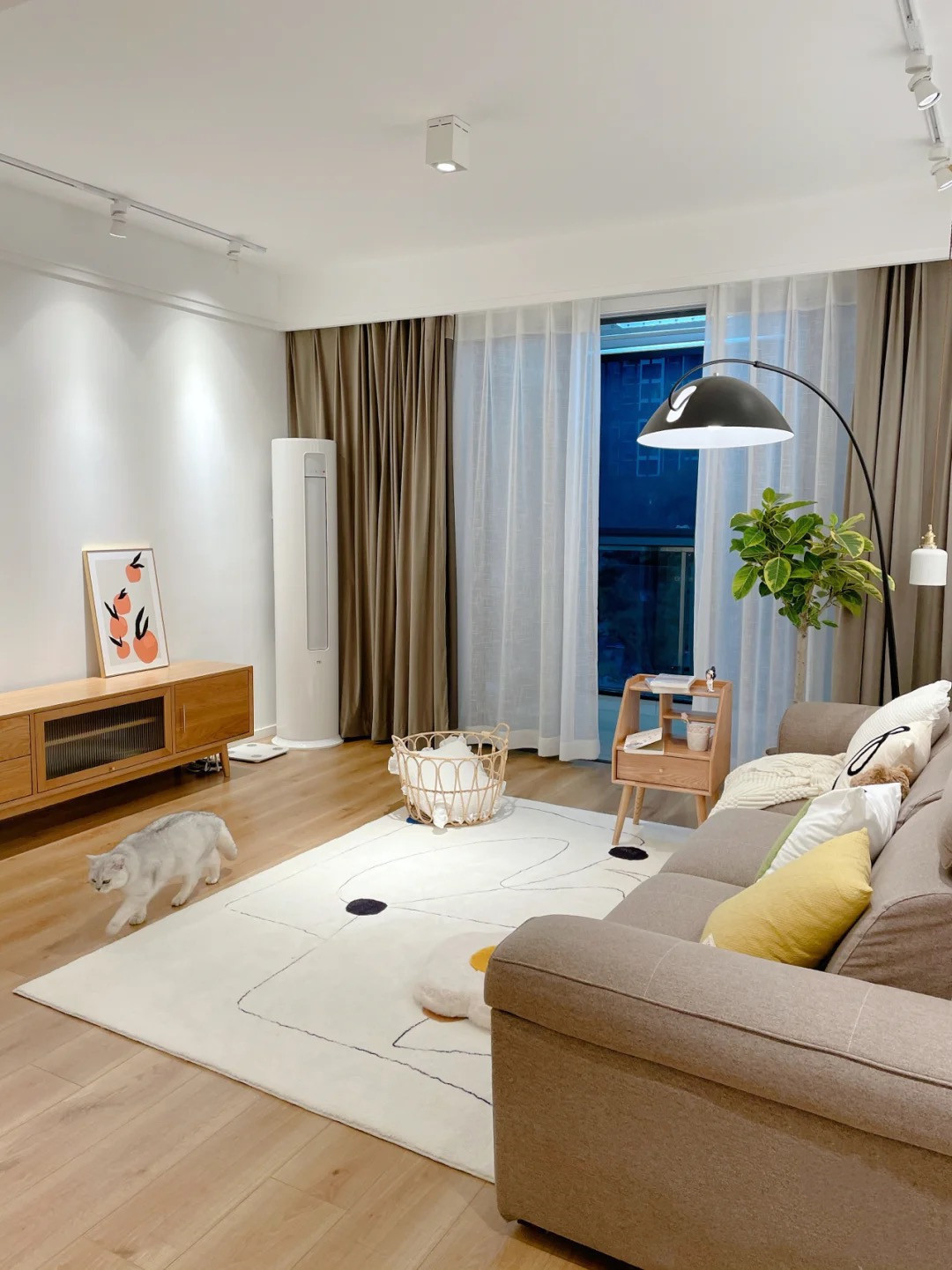 客厅|再买房,就照她家这样装,全屋大白墙、无主灯,干净利落,好舒服