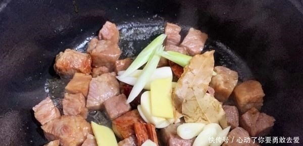 春末遇到此菜别手软,堪称植物“美白丸”,常吃晒黑的皮肤也白了