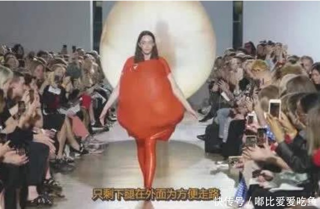 不料|女模特只穿“气球”走秀,不料气球“泄气”,脱掉瞬间全场瞪直眼