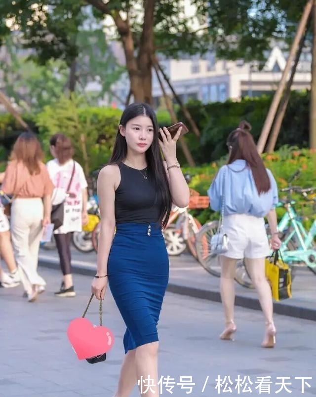 场合|连衣裙穿搭简约大气,各种场合都适用,街头最引人瞩目的时尚单品