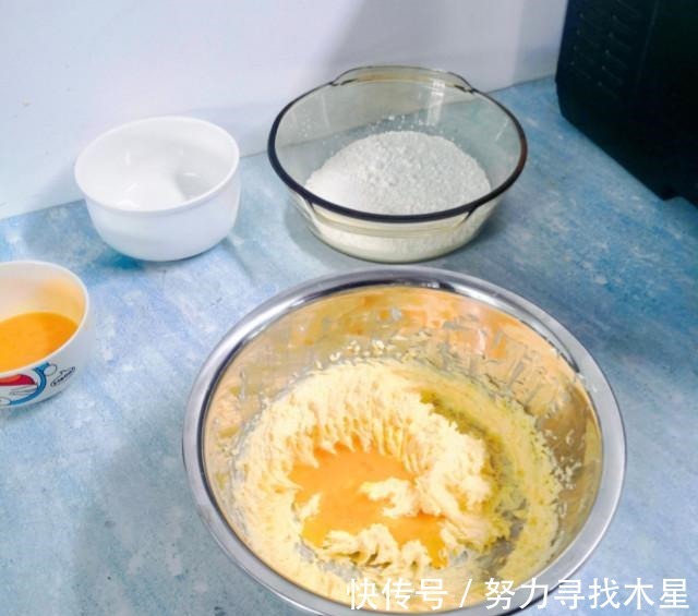 原味曲奇饼干，酥脆香甜，自己吃送人都不错！