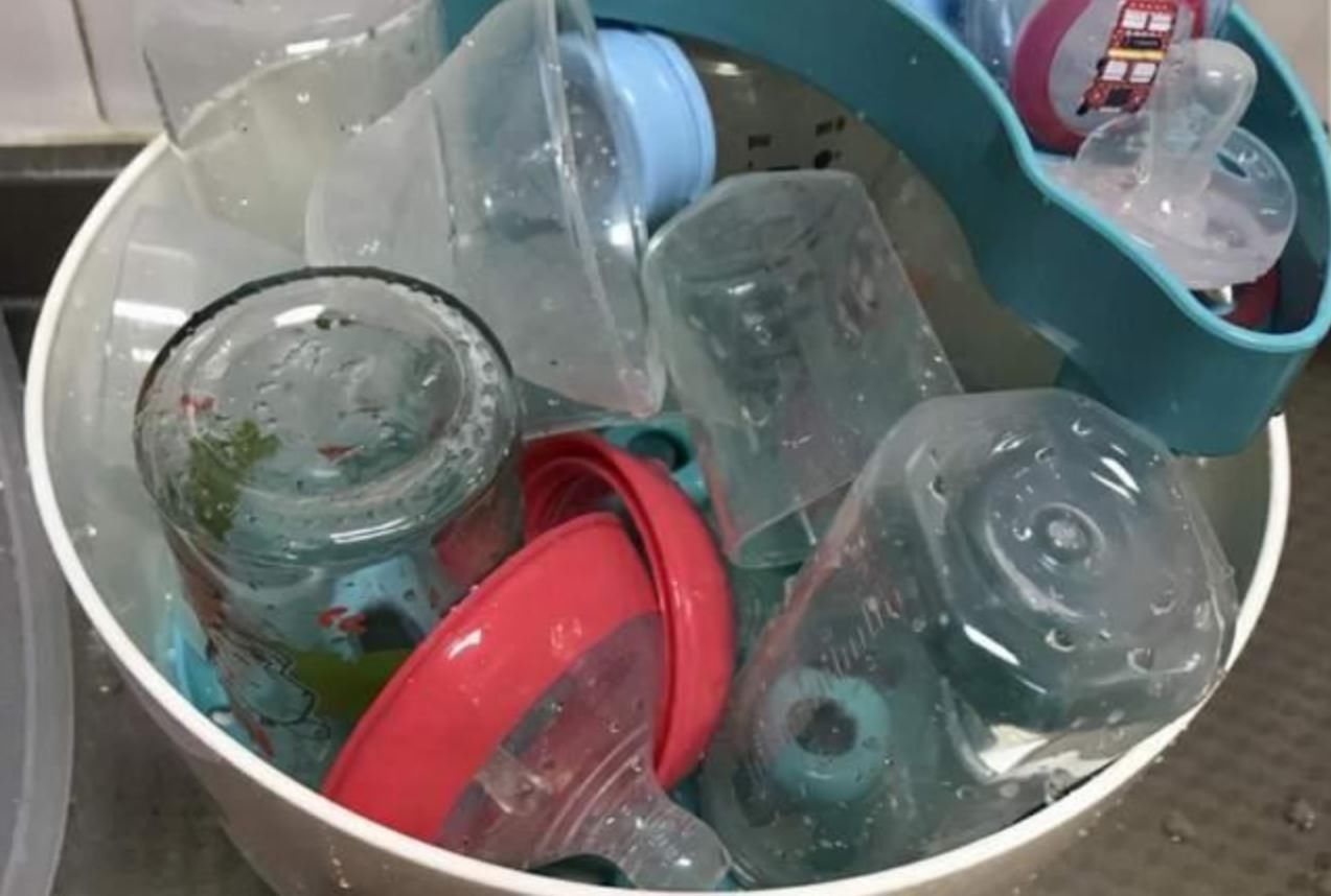 孩子|有一种'偷懒'叫开水烫奶瓶,家长以为很干净,却“坑”了孩子