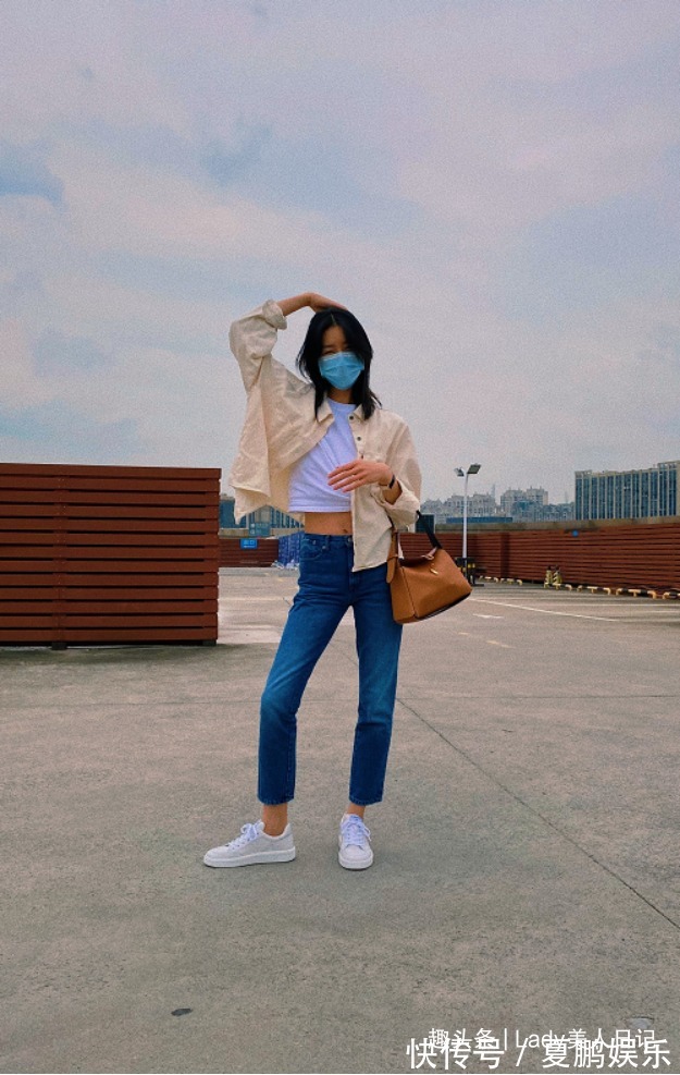 风格|刘雯的高级感不好学,针织衫、棉麻衬衣都能穿出超模既视感,服了