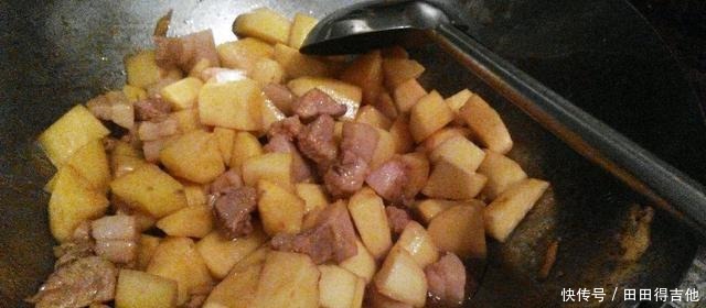 浓郁|香味浓郁的土豆炖肉,制作简单,营养健康!