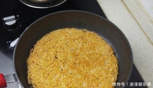 好吃|面条的这个做法火了,比炒面好吃10倍,很多人没吃过,后悔才知道