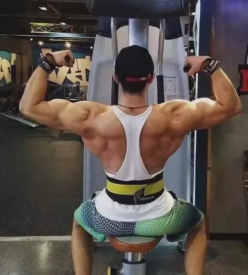 动作|肌肉男“背影杀”，原来可以如此性感！