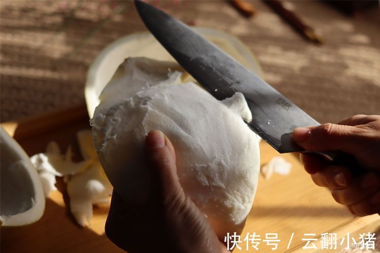 柚子浑身都是宝,剥下的皮比果肉还宝贵,当垃圾扔掉就可惜了