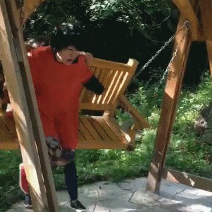 |搞笑GIF：人生难免磕磕碰碰，尤其是过河的时候