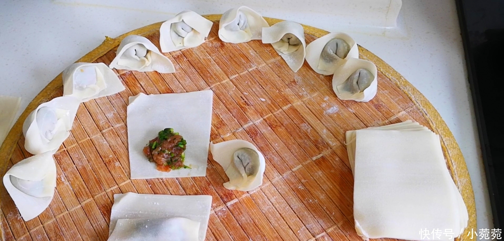 爱吃馄饨不会包?教你懒人做法,从擀皮到调馅讲解详细,太简单了