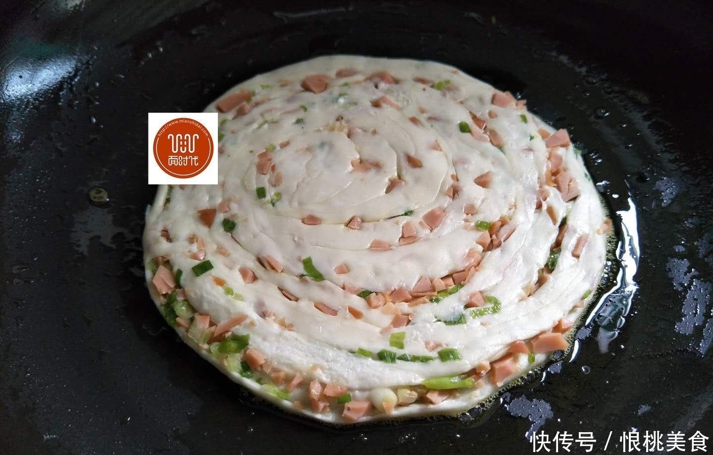 我家葱油饼都不用发面,做出来酥脆香软,比外面手抓饼还好吃!