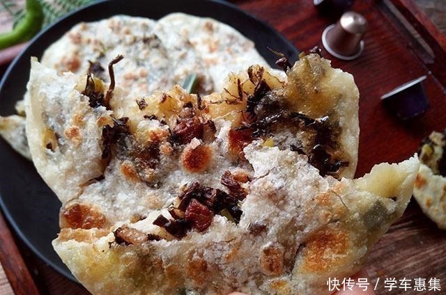 自从学会做这饼,我家一周吃3回,又香又脆,放凉了也不硬!