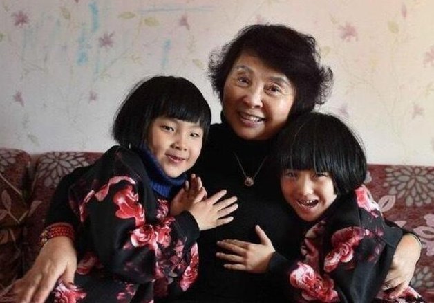 医生|当时不顾医生的劝阻，以60岁的高龄做试管婴儿的老奶奶，如今怎样