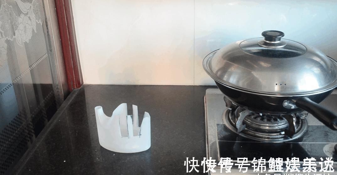 家家户户|洗衣液瓶子别扔了, 简单剪几刀, 放在厨房这样用, 人人见了都夸好