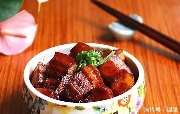 炖红烧肉，啥时候放盐做对4点，肉软烂鲜香，入口即化，真好吃