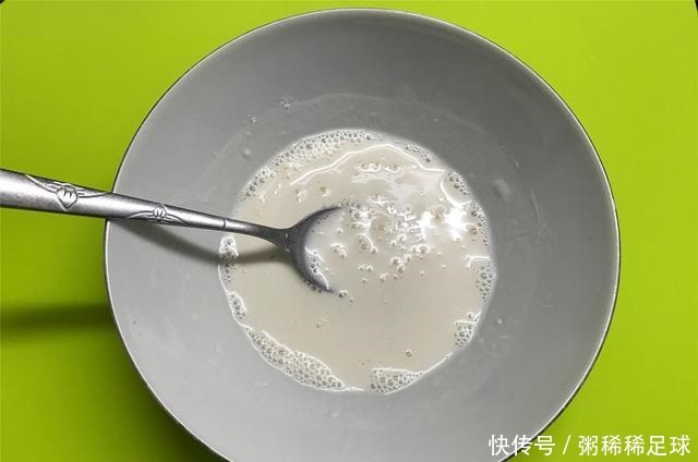 炸带鱼,用面粉还是淀粉许多人都用错了,难怪带鱼不酥脆还回软!