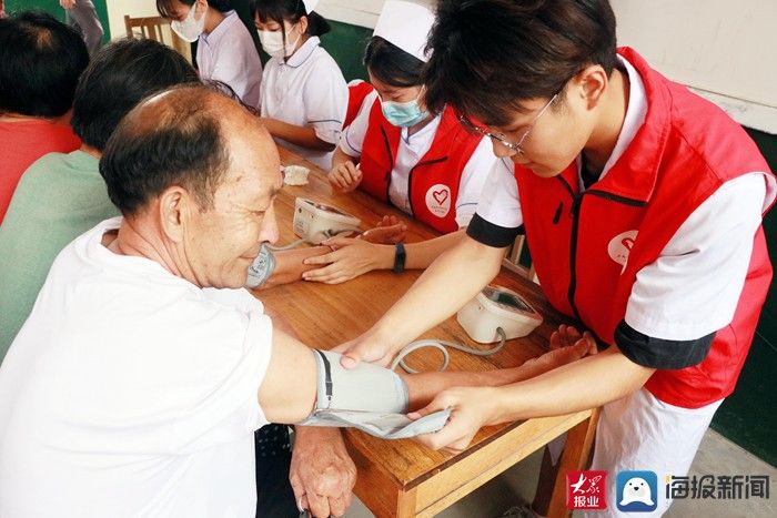 工作队|济南护理职业学院“济救侠”志愿服务队送健康到社区