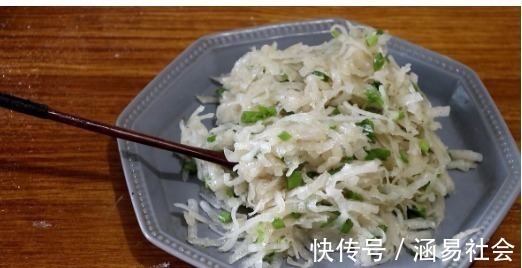 花椒粒|一碗面粉,2个萝卜,教你做好吃的萝卜丝饼,爱吃萝卜的快收藏
