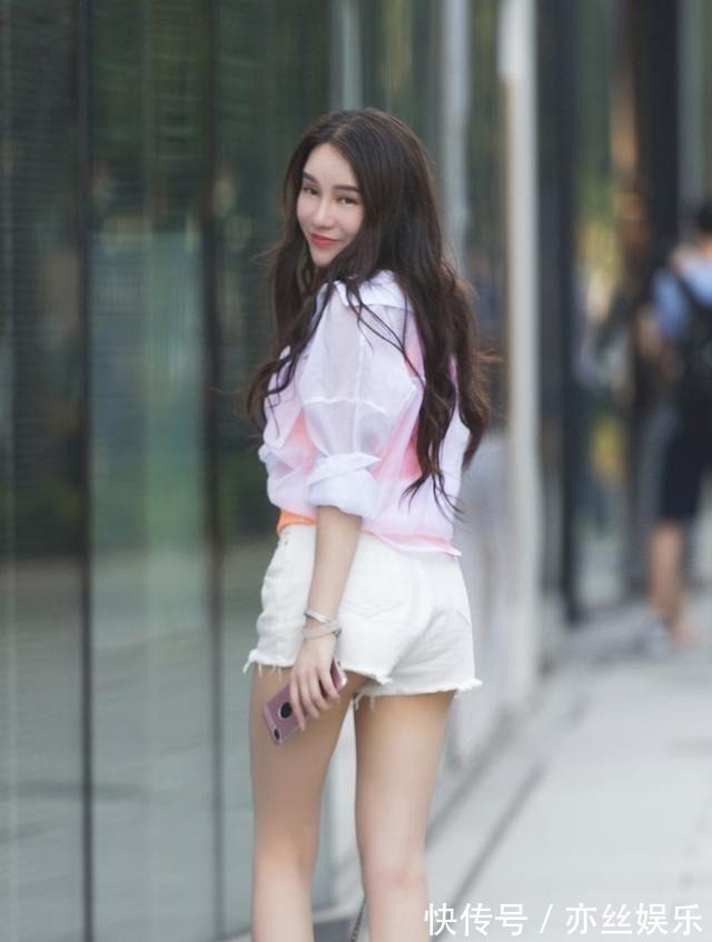 上衣 瑜伽裤的穿搭各具特色,各种场合都适用,穿出一个优雅淑女的感觉!