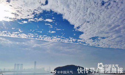 厦门|厦门天空出现罕见一线天景观，网友：像结界